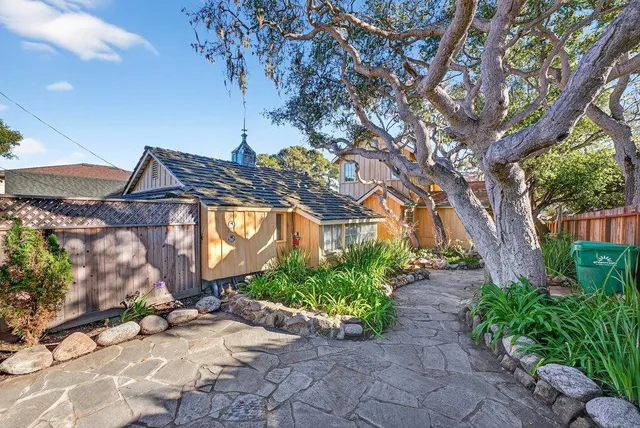 $1,995,000 | 421 Eardley Avenue, Pacific Grove, CA 93950