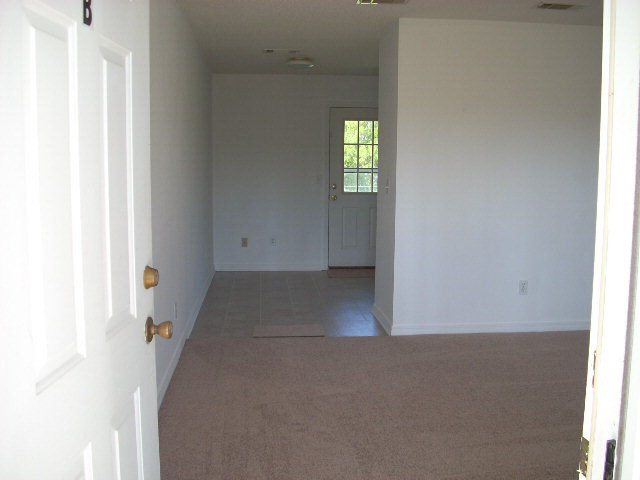 10661 George Stacey Road, Unit B Elberta, AL 36530 - Photo 2 of 5 living room