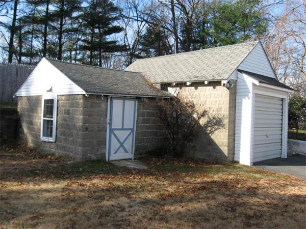 37 Goodwin Street Springfield, MA 01151 - Photo 3 of 14
