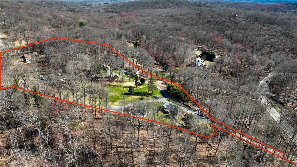 a view of a houses with a yard