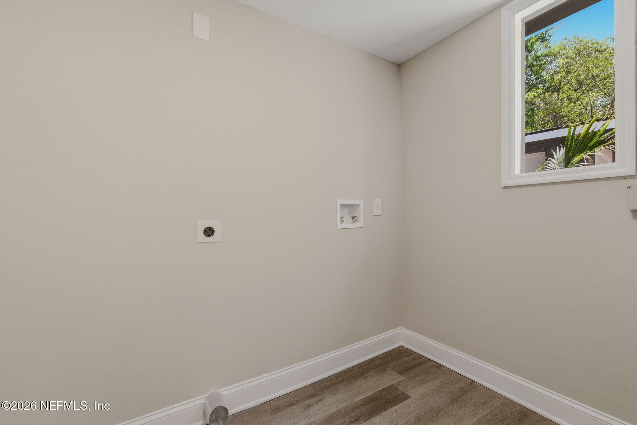 10184 Herndon Road Jacksonville, FL 32246 - Photo 10 of 28 a view of a small space with window