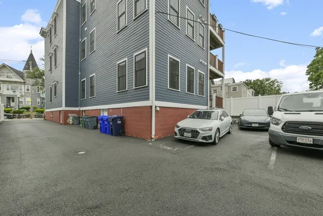 $3,300 | 189 Trenton Street, Unit 6, Boston, MA 02128