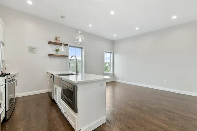 $3,300 | 189 Trenton Street, Unit 6, Boston, MA 02128