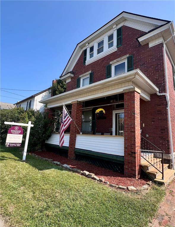 LARGE FRONT PORCH