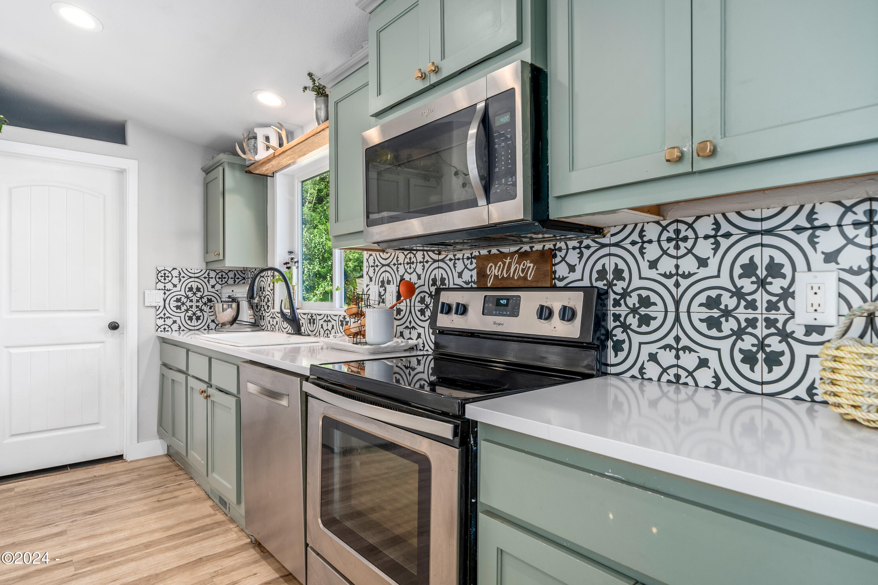 405 Southeast John Nye Road Newport, OR 97365 - Photo 9 of 54 Kitchen