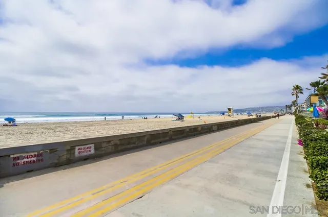 a view of ocean with city view