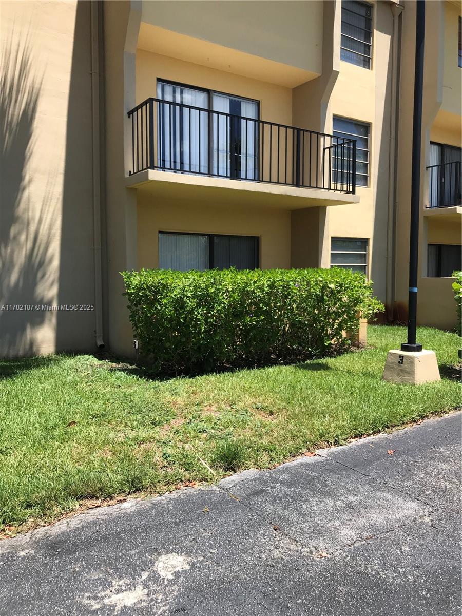10411 North Kendall Drive, Unit B105 Miami, FL 33176 - Photo 1 of 10 a front view of a house with garden