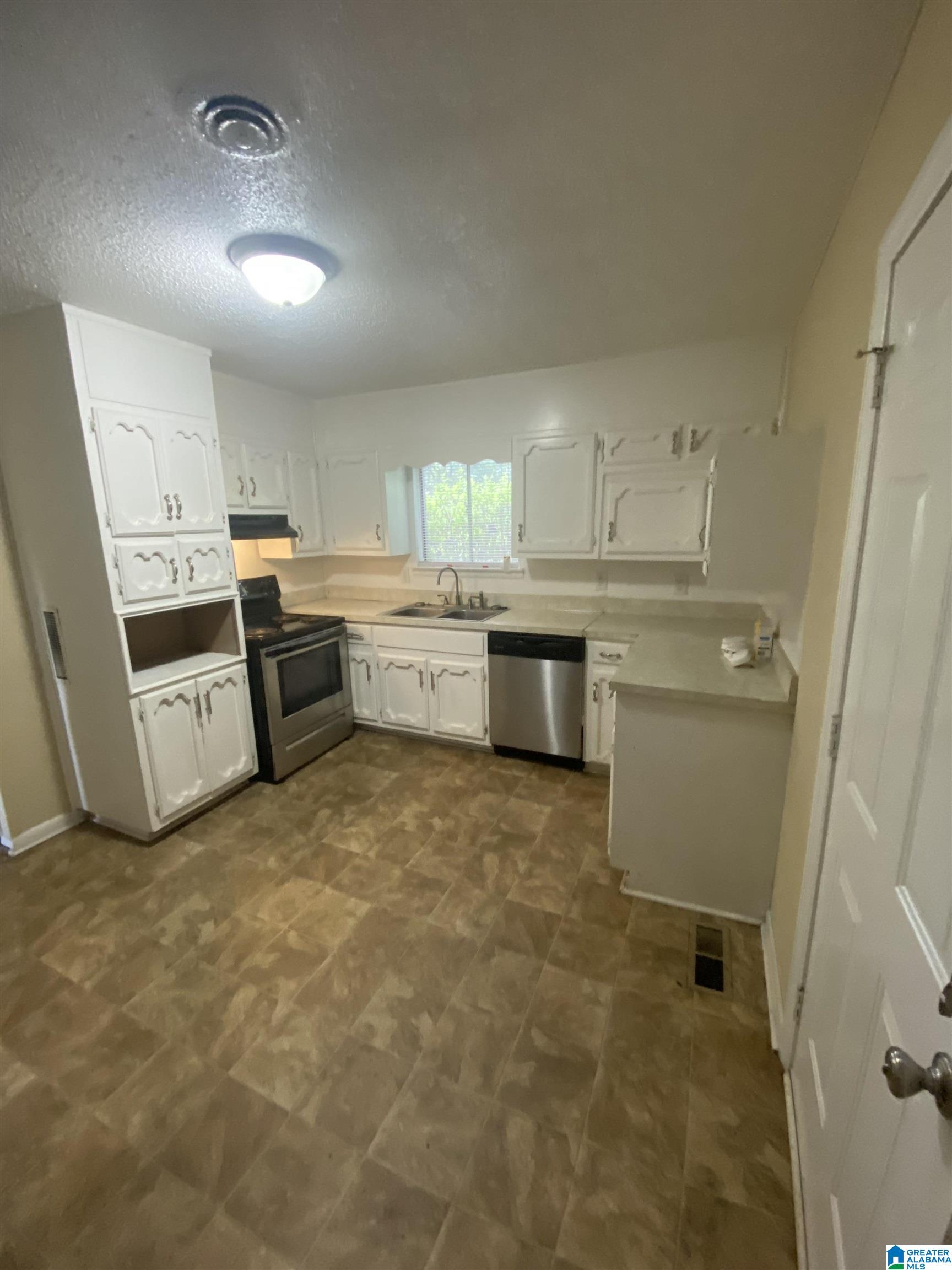 320 1st Street Pleasant Grove, AL 35127 - Photo 4 of 17