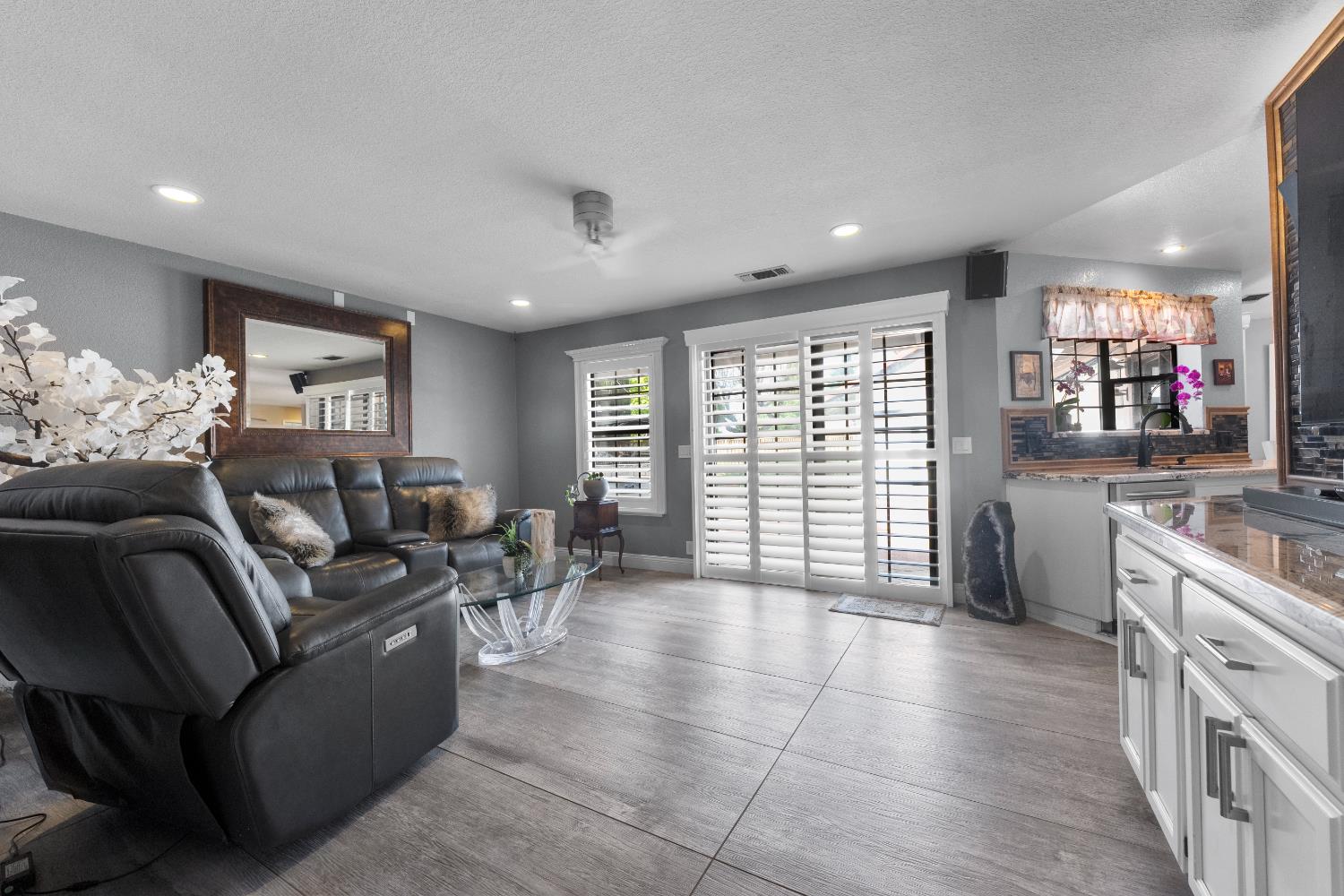 1801 Arroyo Drive Auburn, CA 95603 - Photo 22 of 68 a living room with furniture and a open kitchen