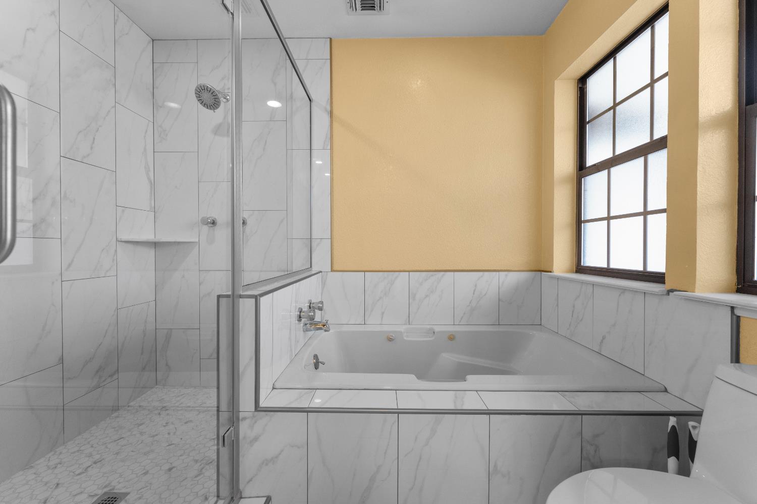 1801 Arroyo Drive Auburn, CA 95603 - Photo 30 of 68 a bathroom with a bathtub and a shower