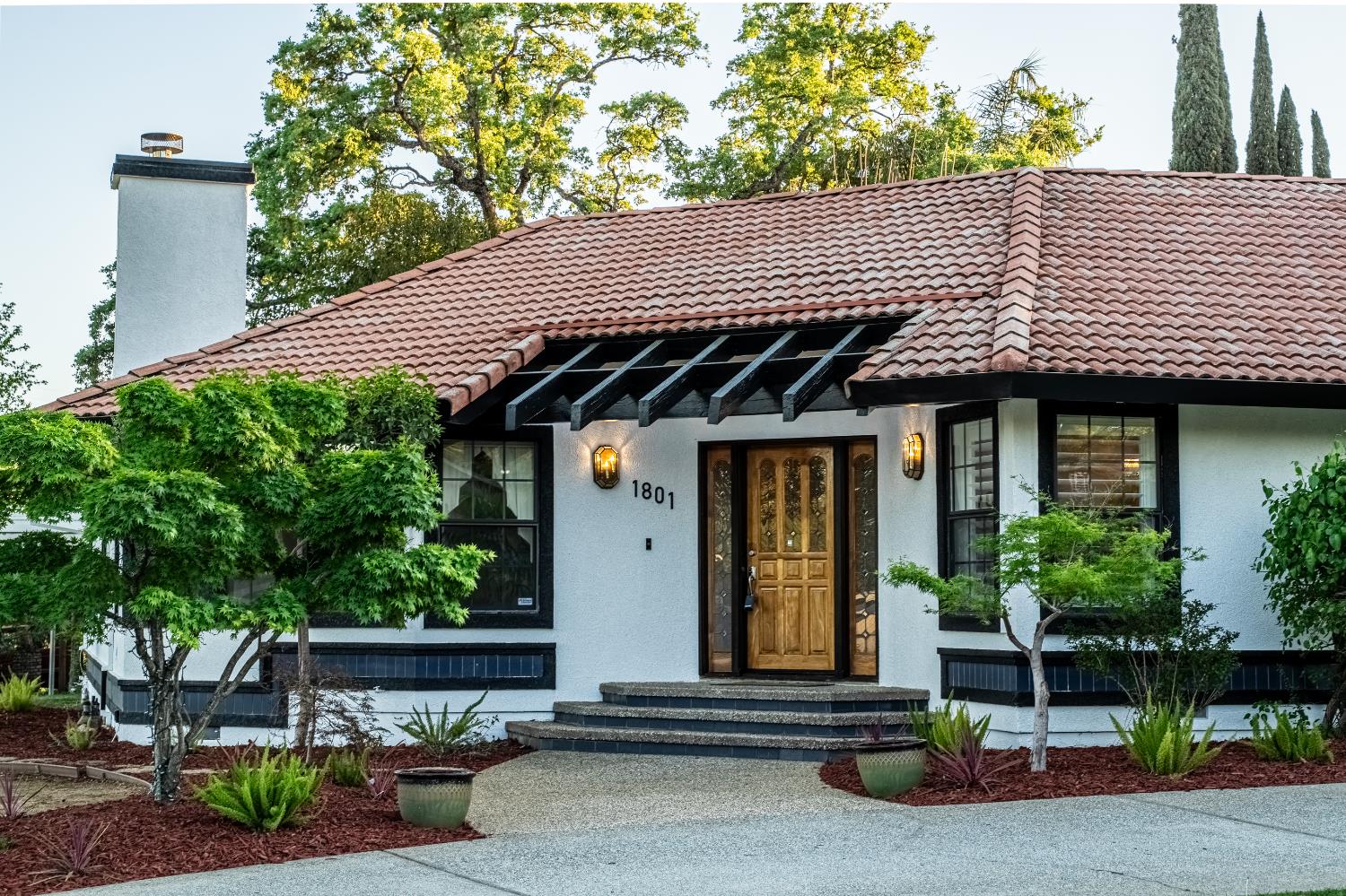 1801 Arroyo Drive Auburn, CA 95603 - Photo 6 of 68 a front view of a house with a garden