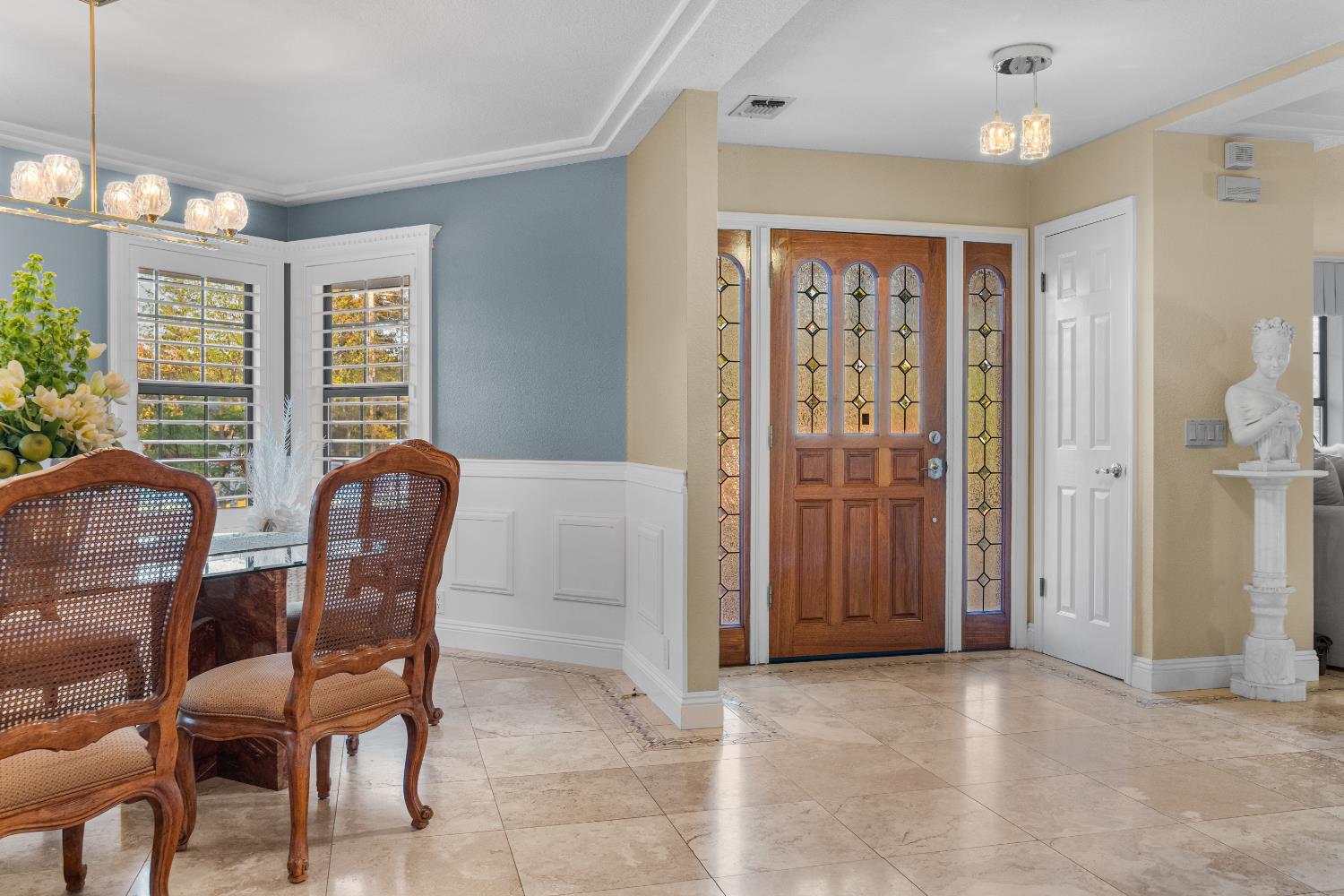 1801 Arroyo Drive Auburn, CA 95603 - Photo 7 of 68 a view of a livingroom with furniture and window