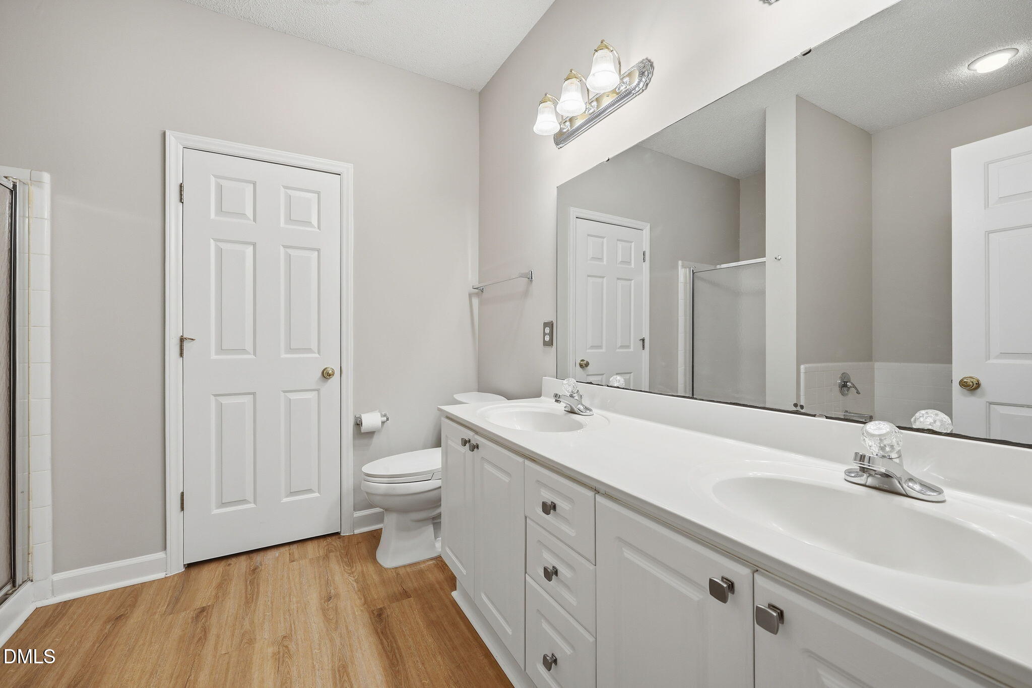 8305 Amber Leaf Court Raleigh, NC 27612 - Photo 27 of 37 Primary Bath