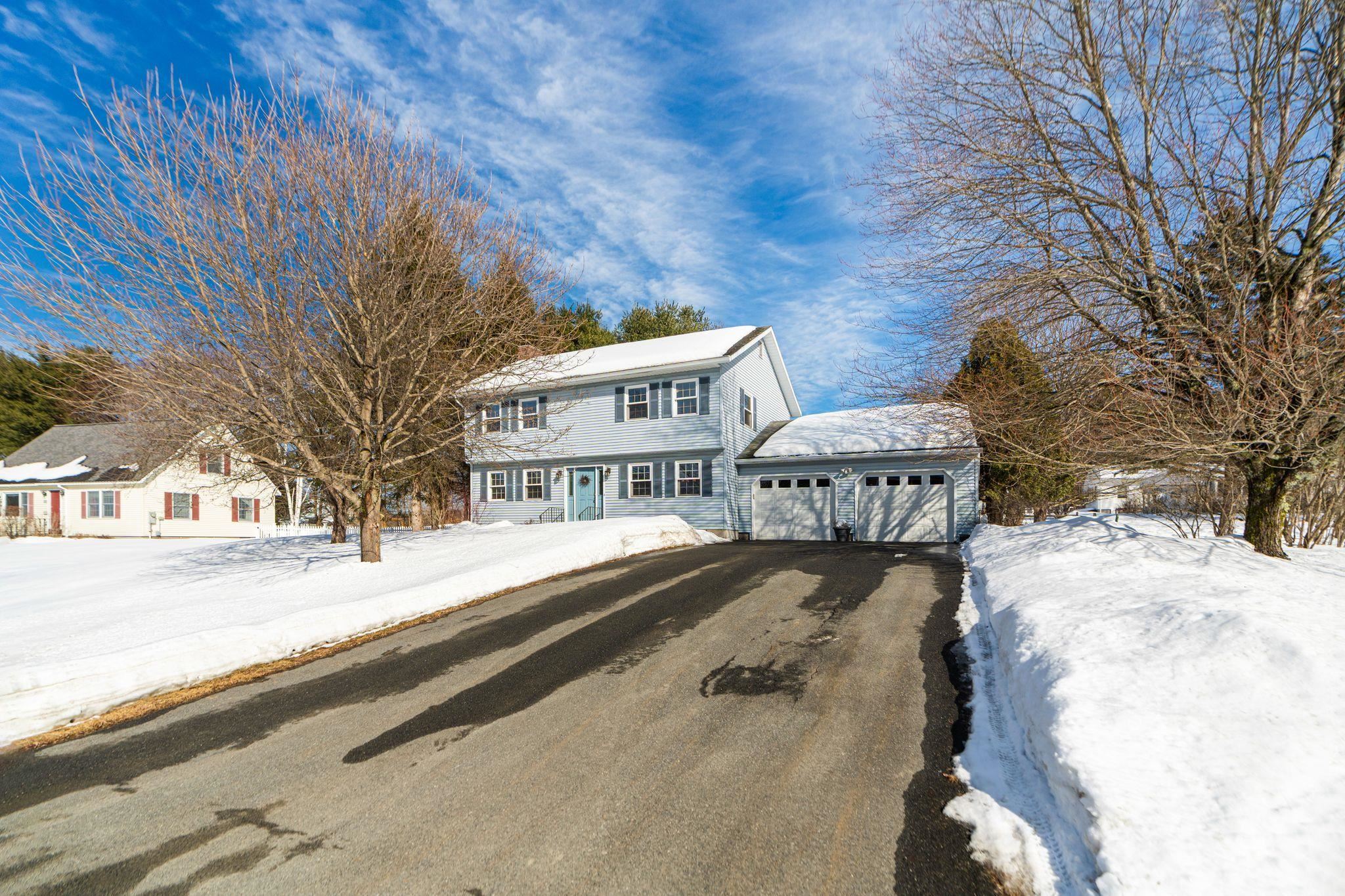 192 Cross Street Hartford, VT 05001 - Photo 2 of 33