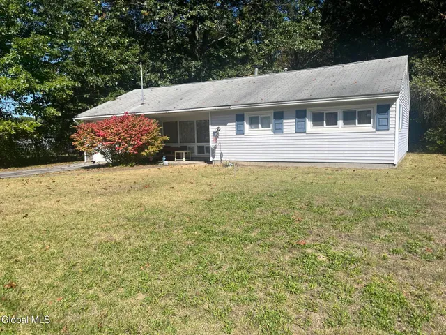 $170,000 | 11 Fairview Lane, Kingsbury, NY 12839