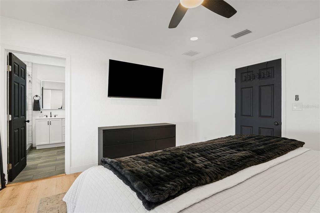 10016 Ridge Road Seminole, FL 33772 - Photo 19 of 44