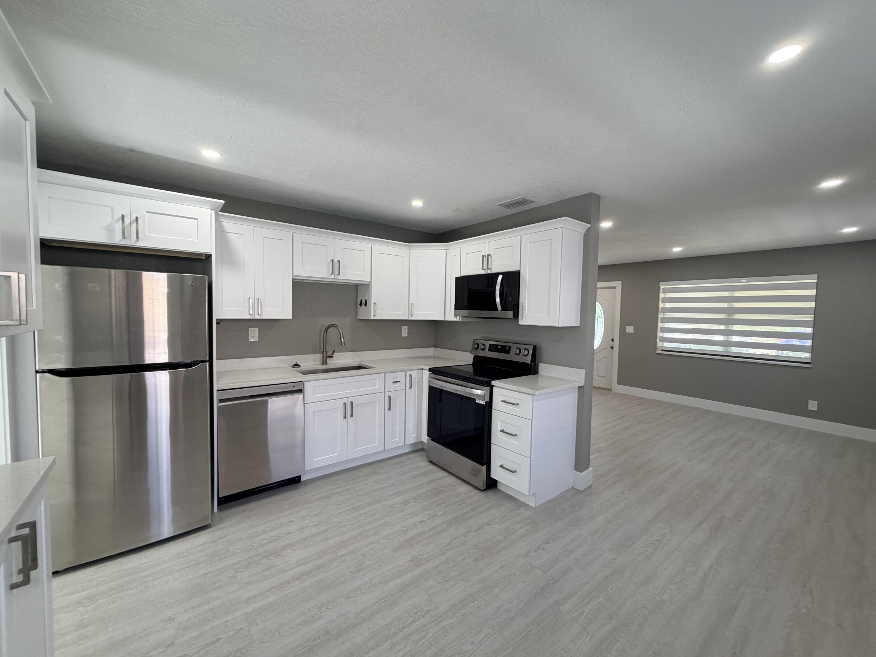 827 Franklin Road West Palm Beach, FL 33405 - Photo 12 of 19 IMG_1614