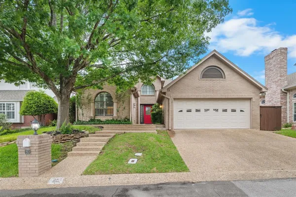 $469,500 | 80 Sugar Creek Place, Woodway, TX 76712