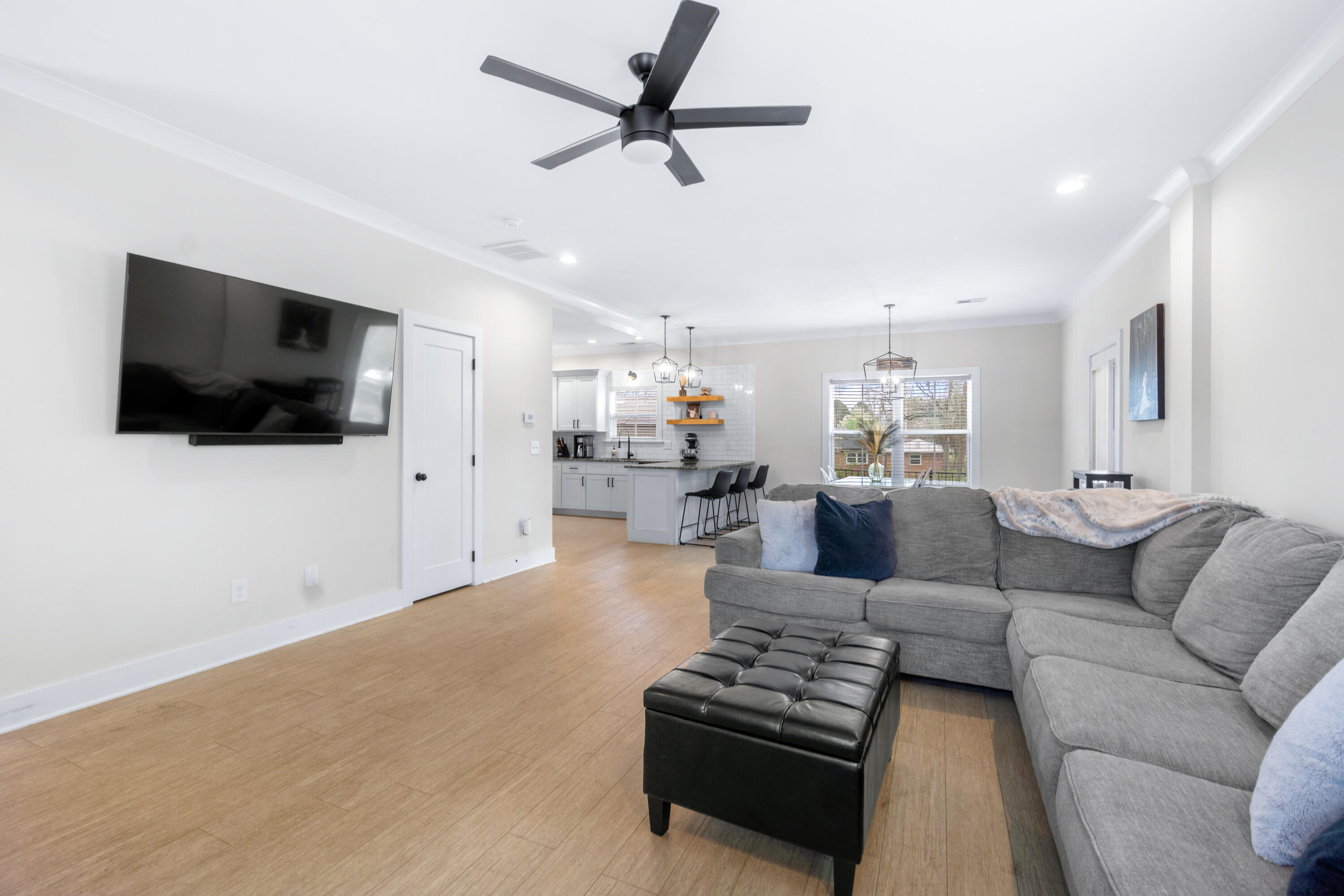 5394 Reneau Way Chattanooga, TN 37412 - Photo 6 of 36 Living Room