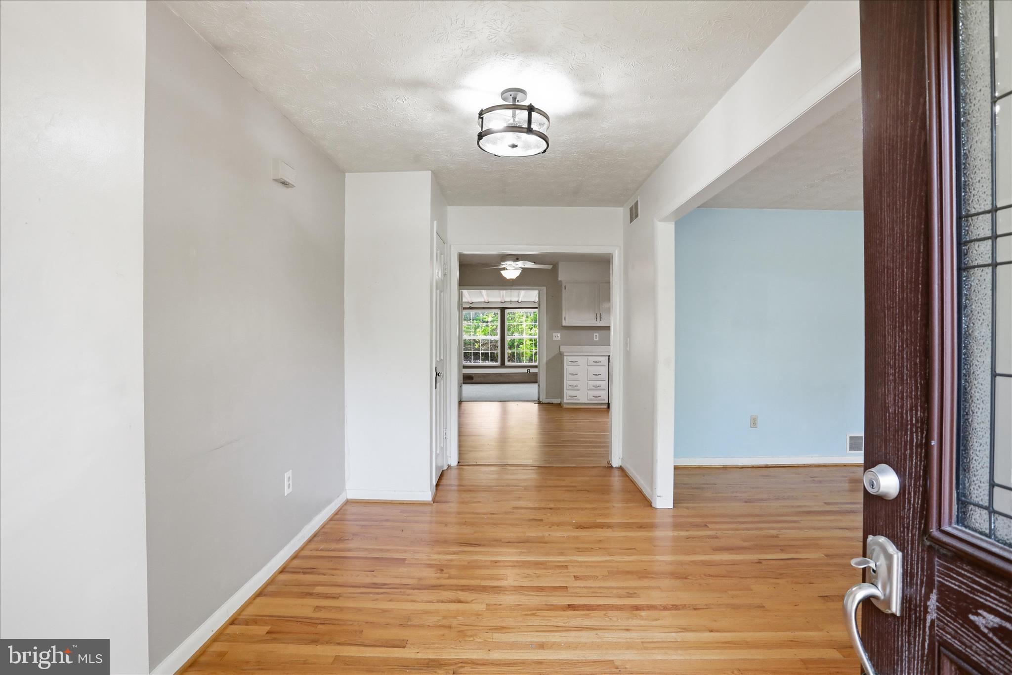 107 Oak Ridge Drive Stephens City, VA 22655 - Photo 11 of 49 Foyer