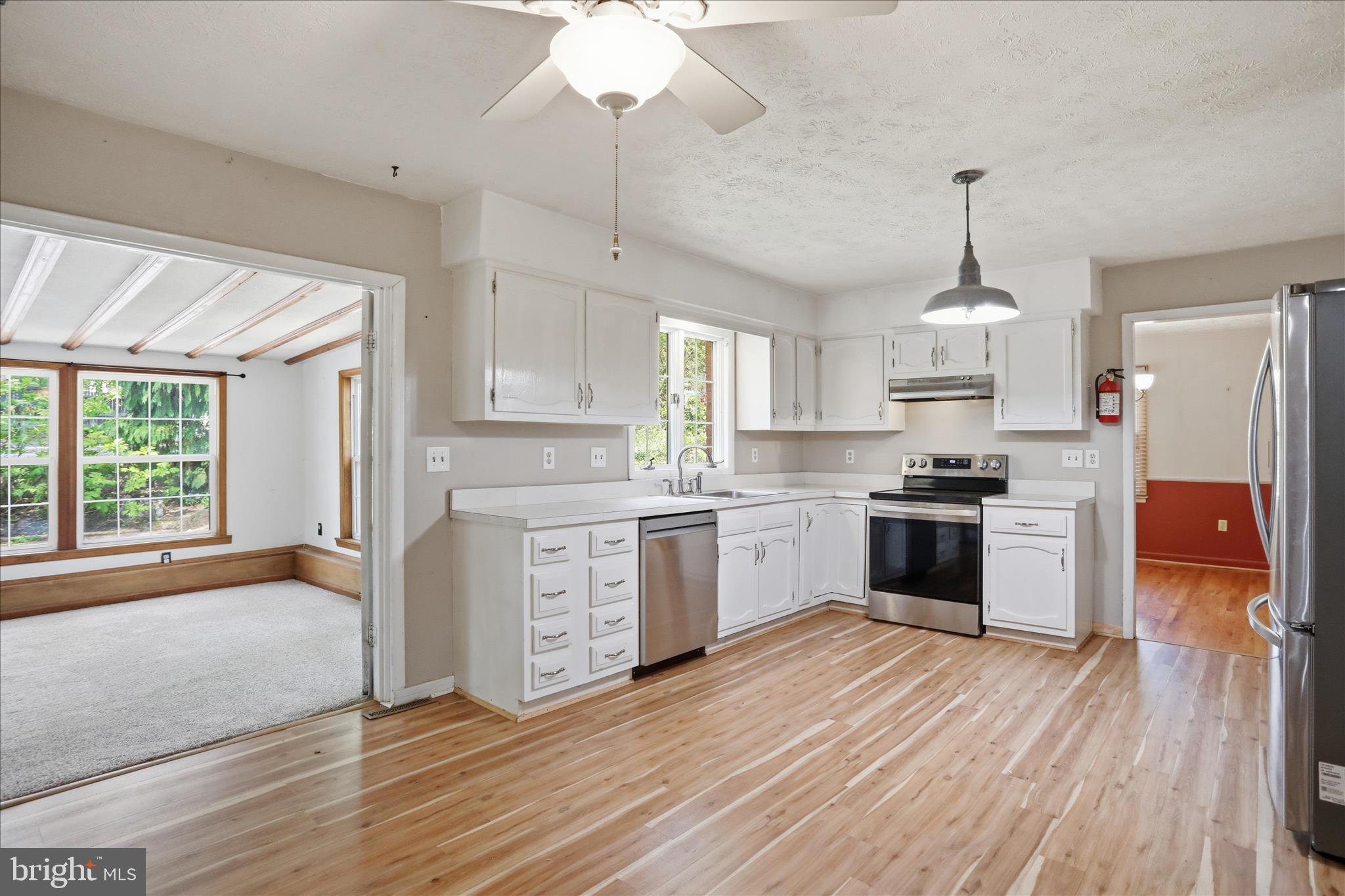 107 Oak Ridge Drive Stephens City, VA 22655 - Photo 16 of 49 Kitchen Eating Area