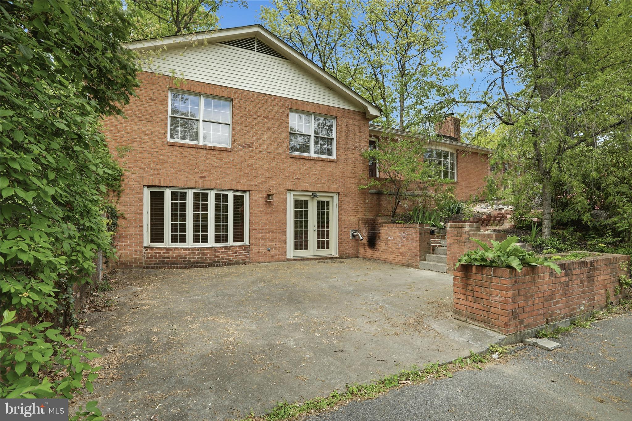 107 Oak Ridge Drive Stephens City, VA 22655 - Photo 2 of 49 Front Patio