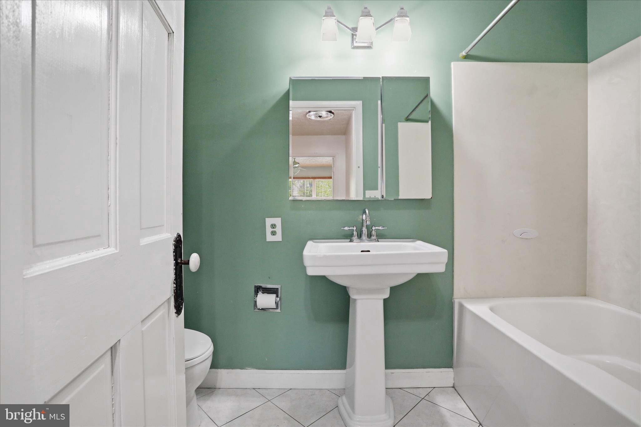 107 Oak Ridge Drive Stephens City, VA 22655 - Photo 32 of 49 Hall Bath