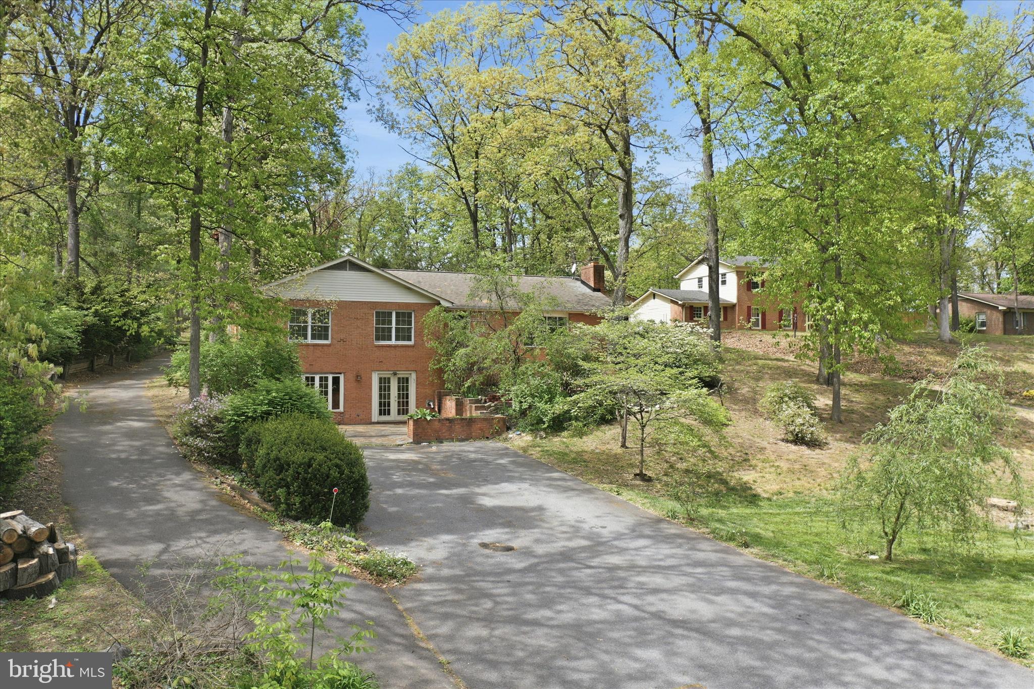107 Oak Ridge Drive Stephens City, VA 22655 - Photo 5 of 49 Double Driveways