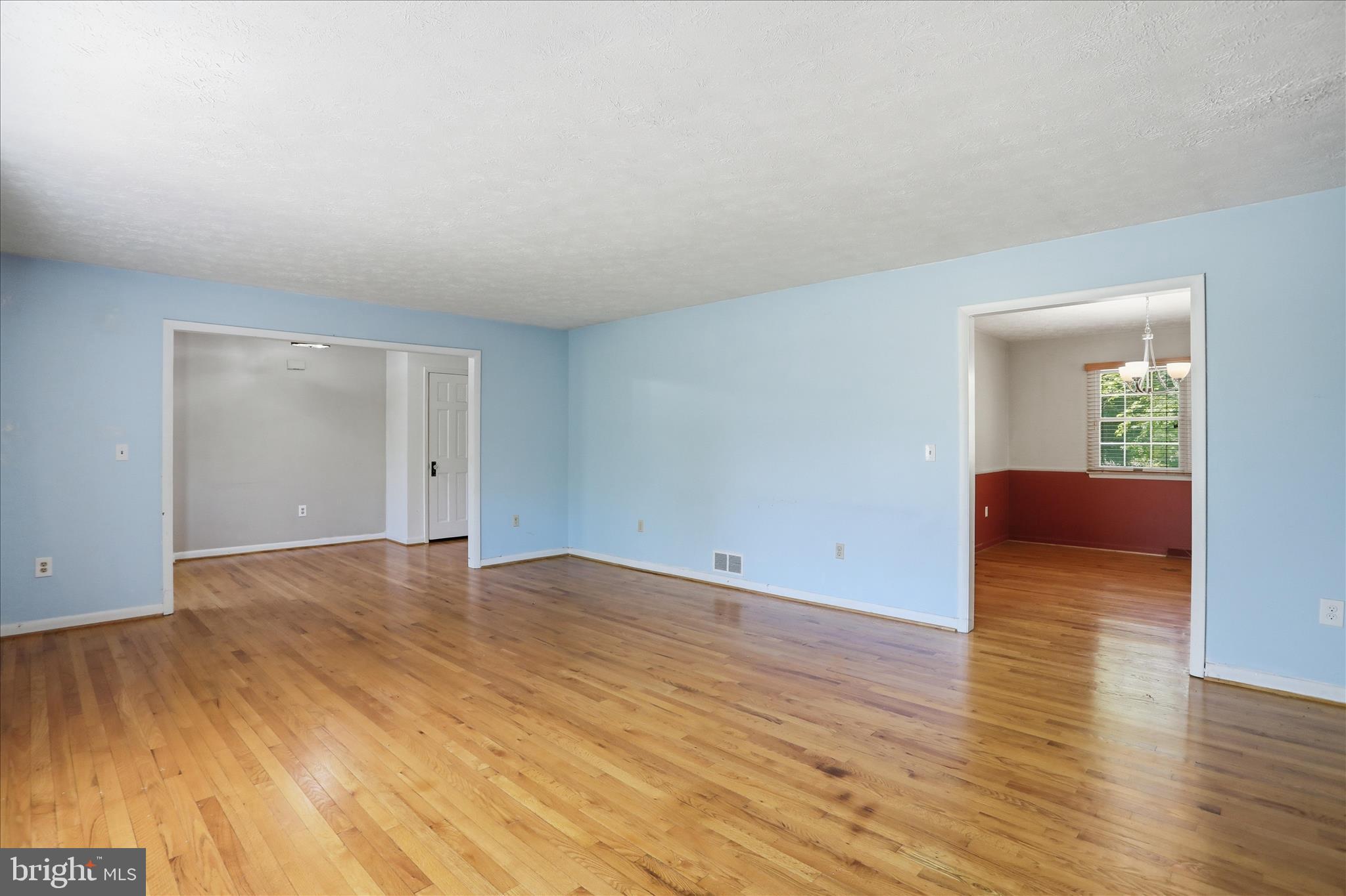 107 Oak Ridge Drive Stephens City, VA 22655 - Photo 10 of 49 Living Room