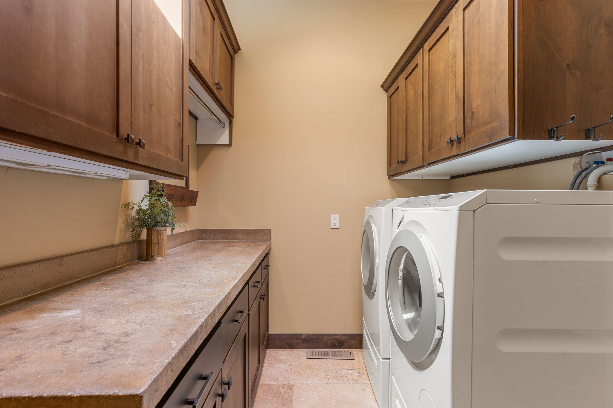 3052 Snow Canyon Parkway, Unit 98 St. George, UT 84770 - Photo 61 of 70 Laundry Main Level