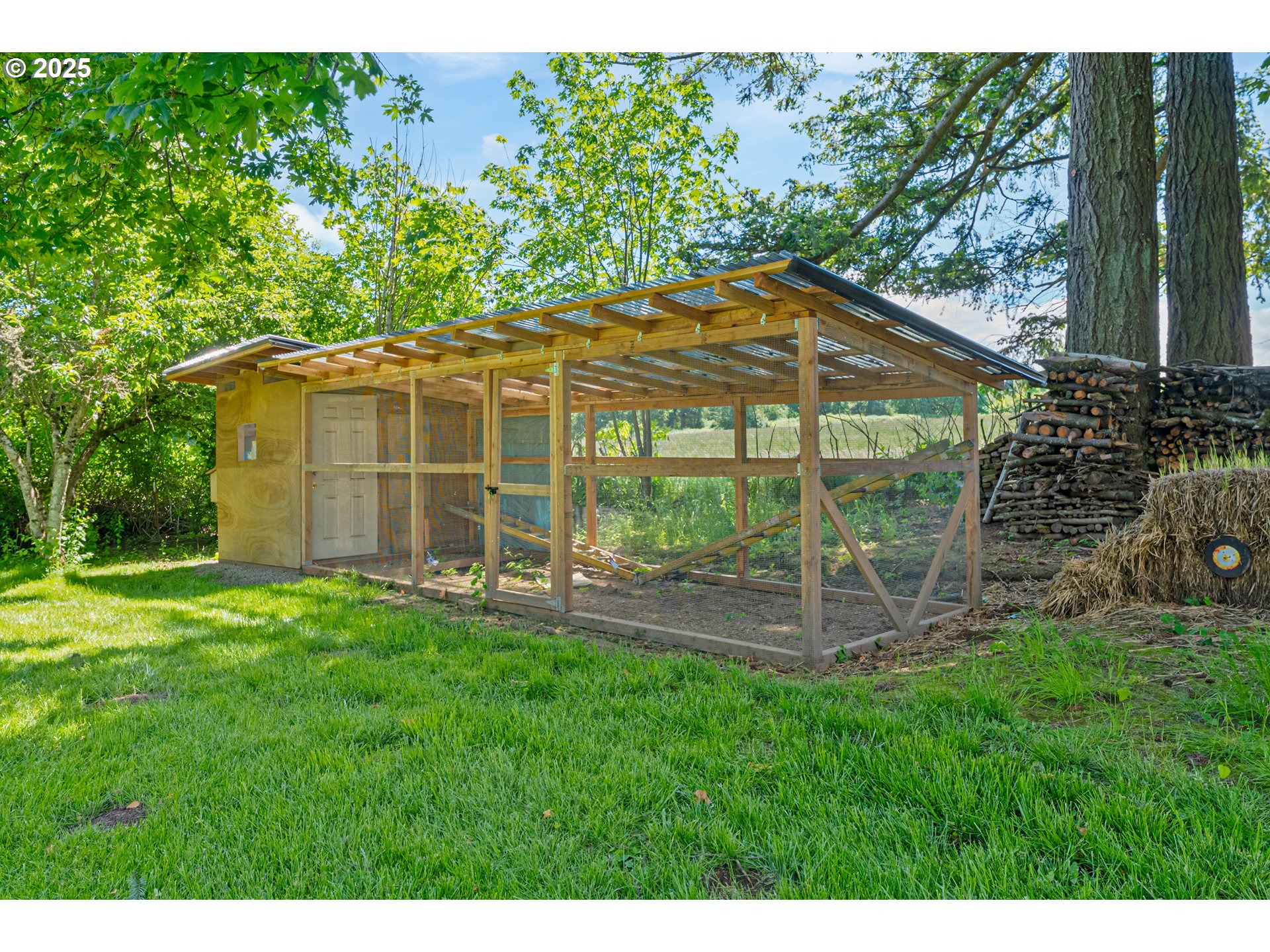 14417 Northwest Springville Road Portland, OR 97229 - Photo 31 of 34 Coop