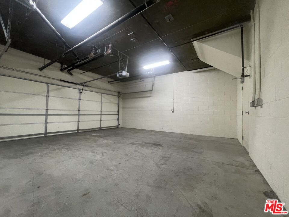 904 East Windsor Road, Unit 103 Glendale, CA 91205 - Photo 26 of 26 a view of a garage