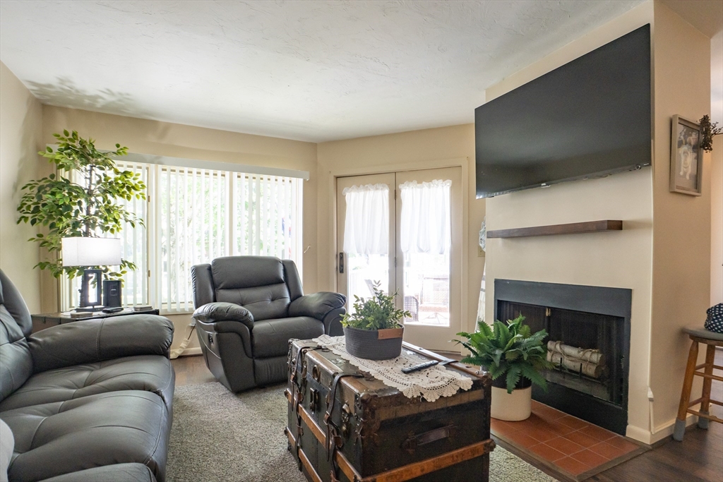 406 Beacon Park Road, Unit 406 Webster, MA 01570 - Photo 4 of 29 Gallery Image 4