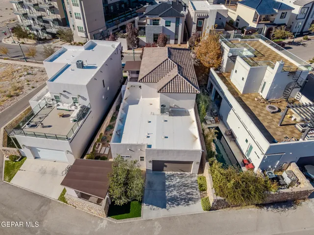 a view of roof deck with plants