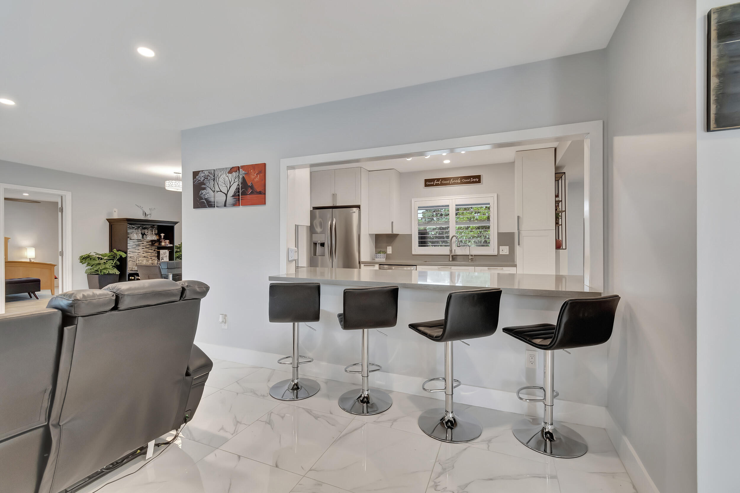 3623 Lone Pine Road Delray Beach, FL 33445 - Photo 19 of 95 Living/Kitchen