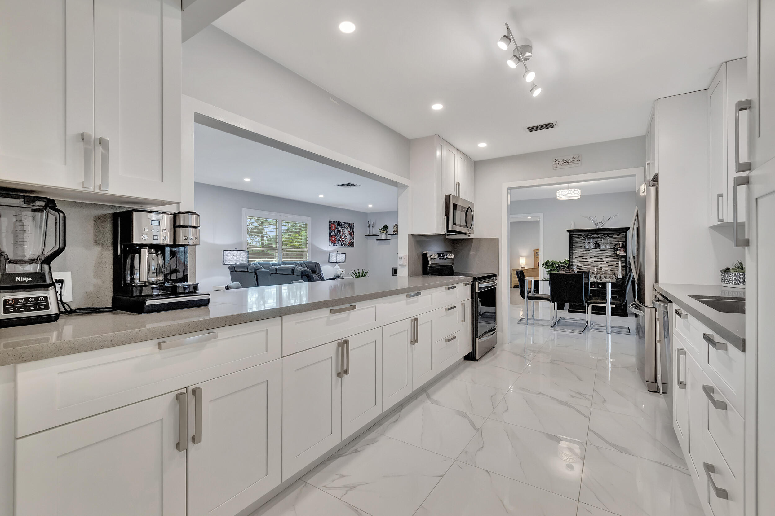 3623 Lone Pine Road Delray Beach, FL 33445 - Photo 23 of 95 Kitchen