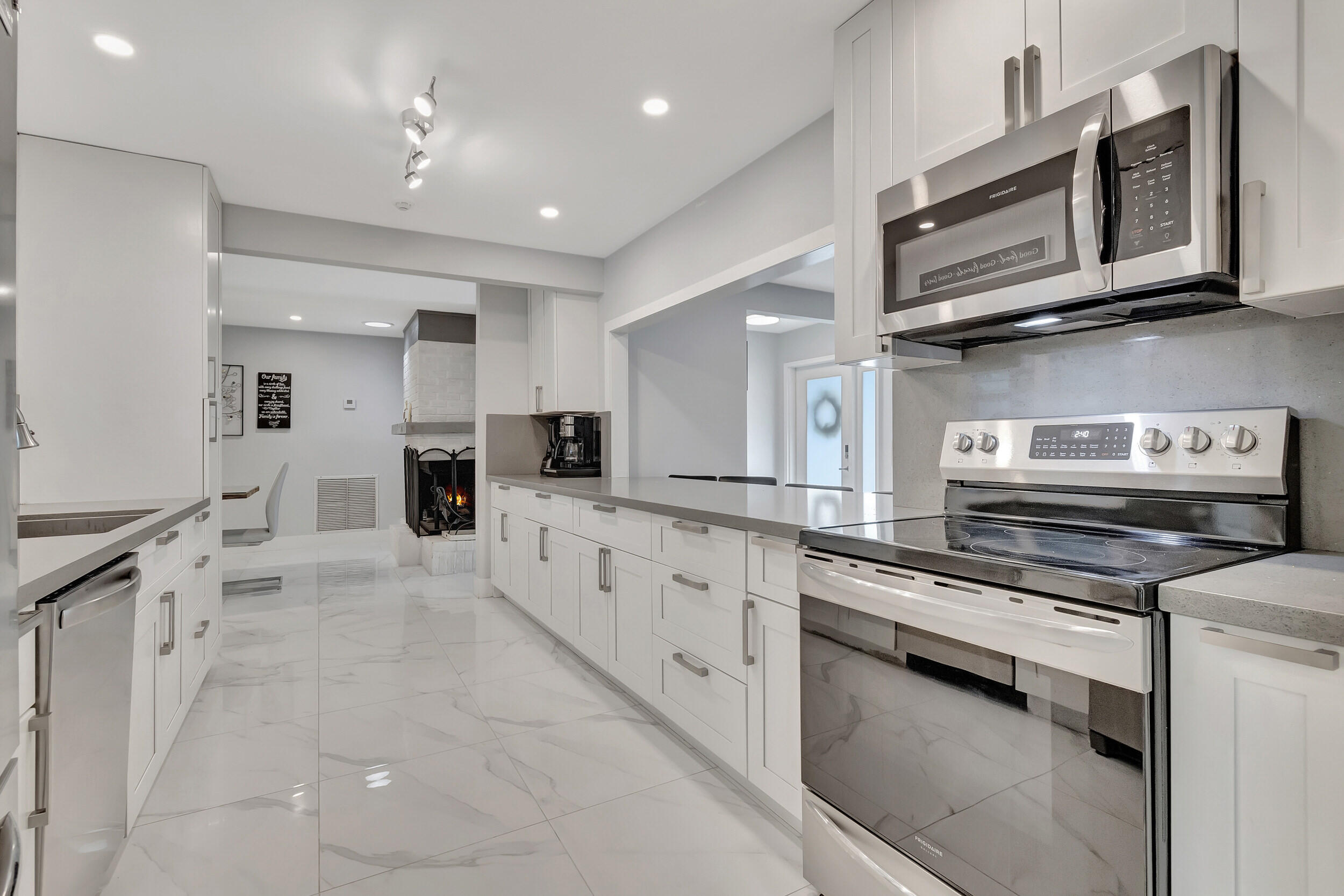 3623 Lone Pine Road Delray Beach, FL 33445 - Photo 27 of 95 Kitchen