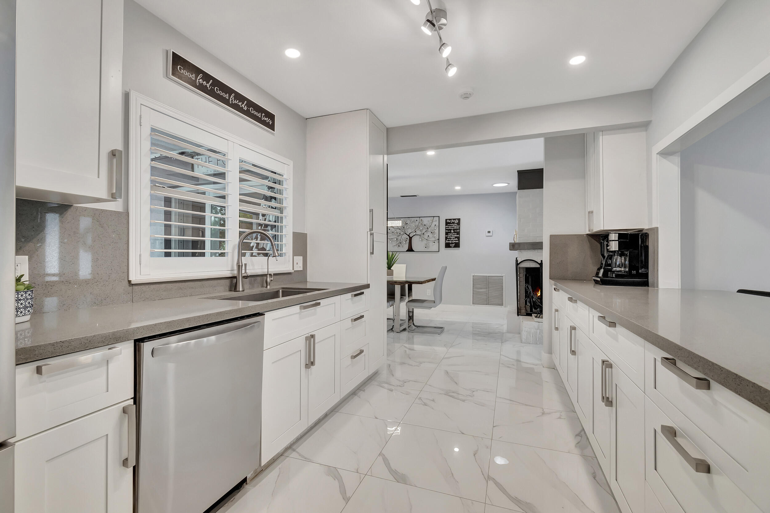 3623 Lone Pine Road Delray Beach, FL 33445 - Photo 28 of 95 Kitchen