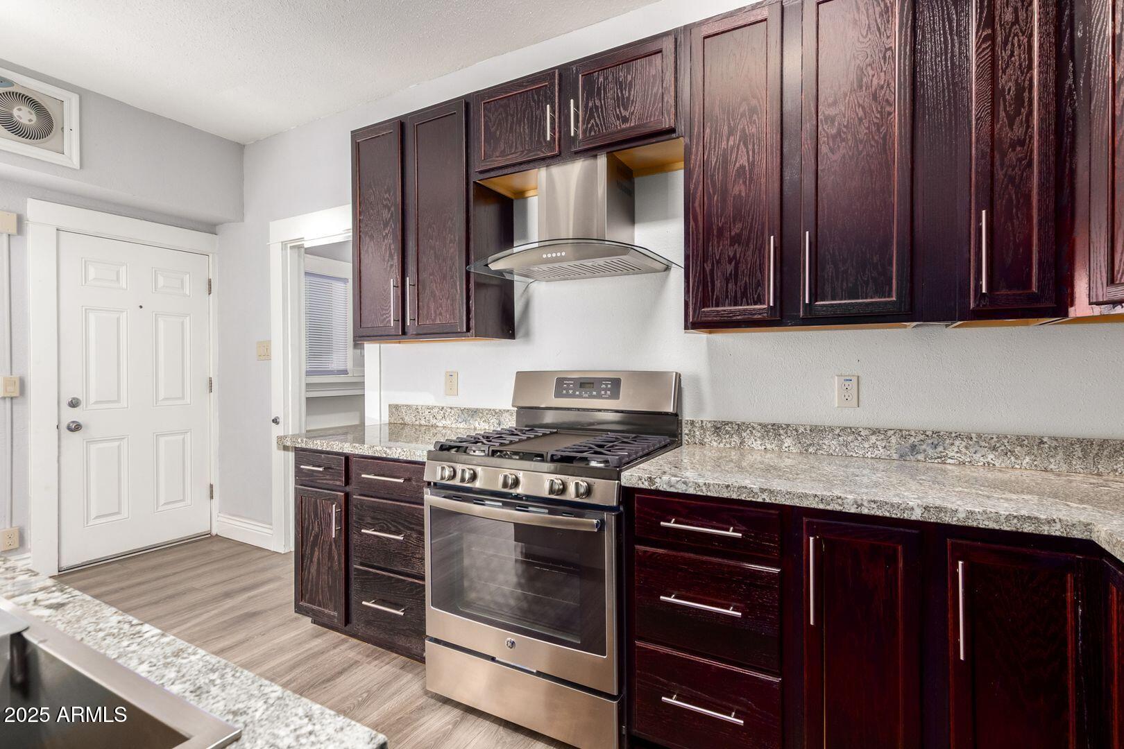 822 North 7th Street, Unit 2 Phoenix, AZ 85004 - Photo 7 of 18 a kitchen with a stove and a cabinet