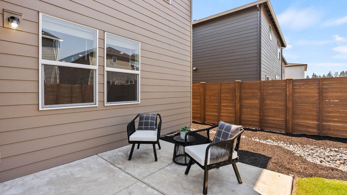 61175 Southeast Splendor Lane Bend, OR 97702 - Photo 32 of 35 032 backyard