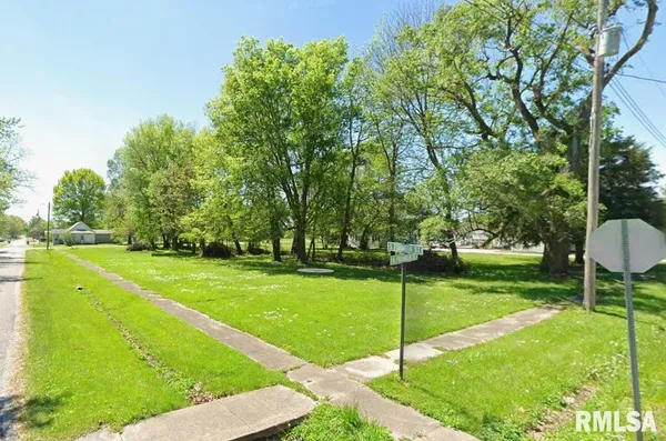 $20,000 | 403 South 4th Street, Girard, IL 62640