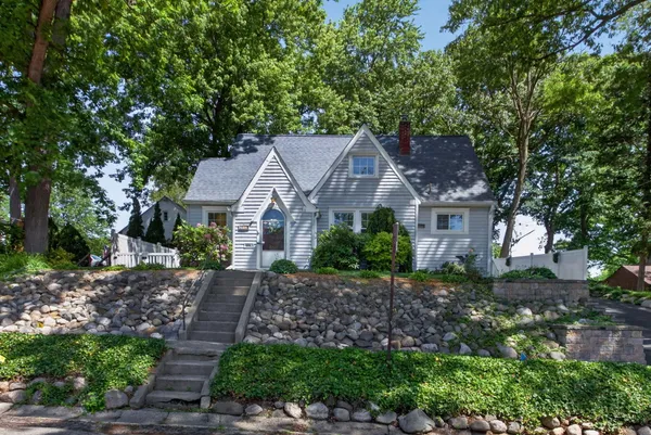 $169,900 | 732 Lawrence Street, Jackson, MI 49203