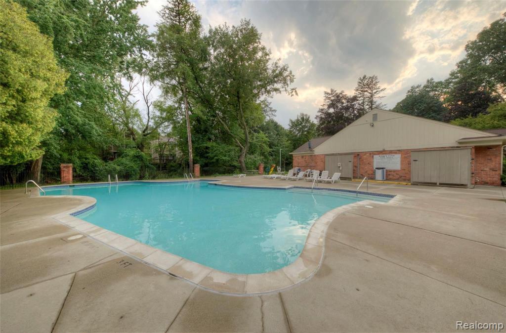 1161 Pine Ridge Court, Unit 143 Rochester Hills, MI 48306 - Photo 36 of 45