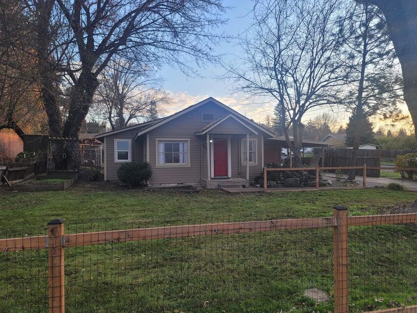 2104 Spring Street Medford, OR 97504 - Photo 1 of 24 21