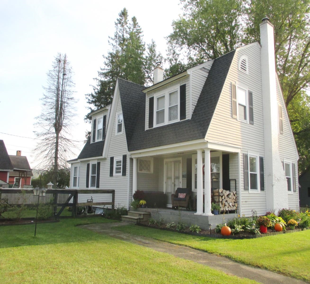 12 Grove Street Lancaster, NH 03584 - Photo 1 of 40