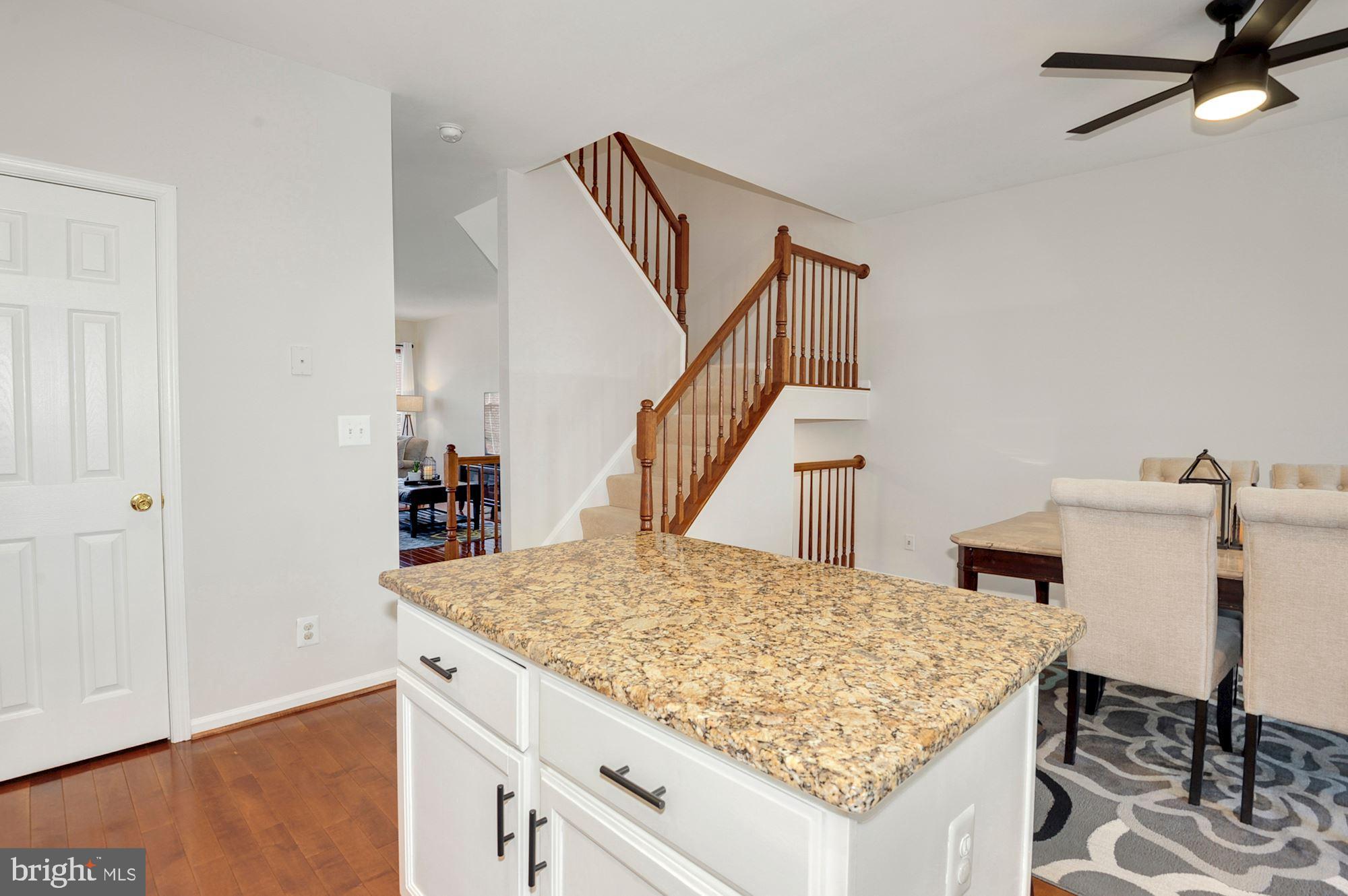 2526 James Monroe Circle Herndon, VA 20171 - Photo 11 of 33 Eat-In Kitchen