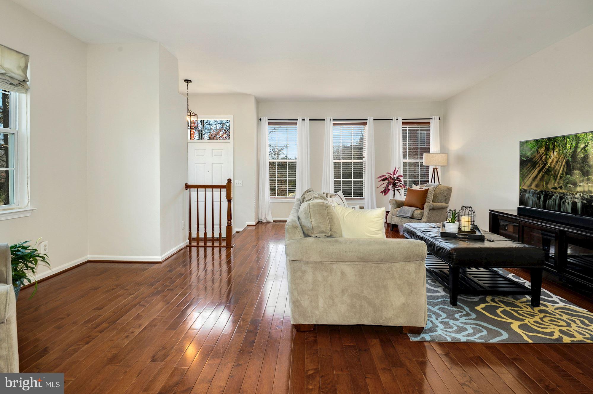 2526 James Monroe Circle Herndon, VA 20171 - Photo 5 of 33 Living Room