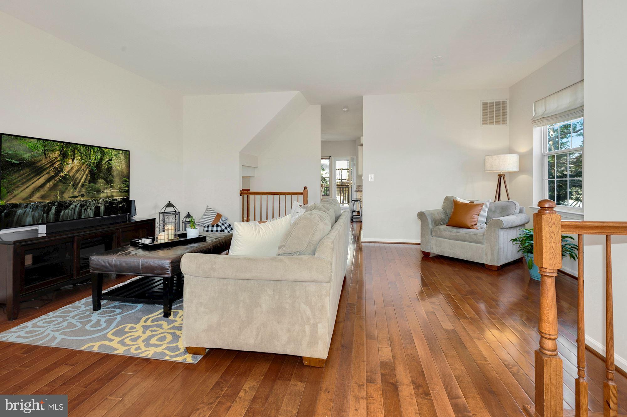 2526 James Monroe Circle Herndon, VA 20171 - Photo 7 of 33 Living Room