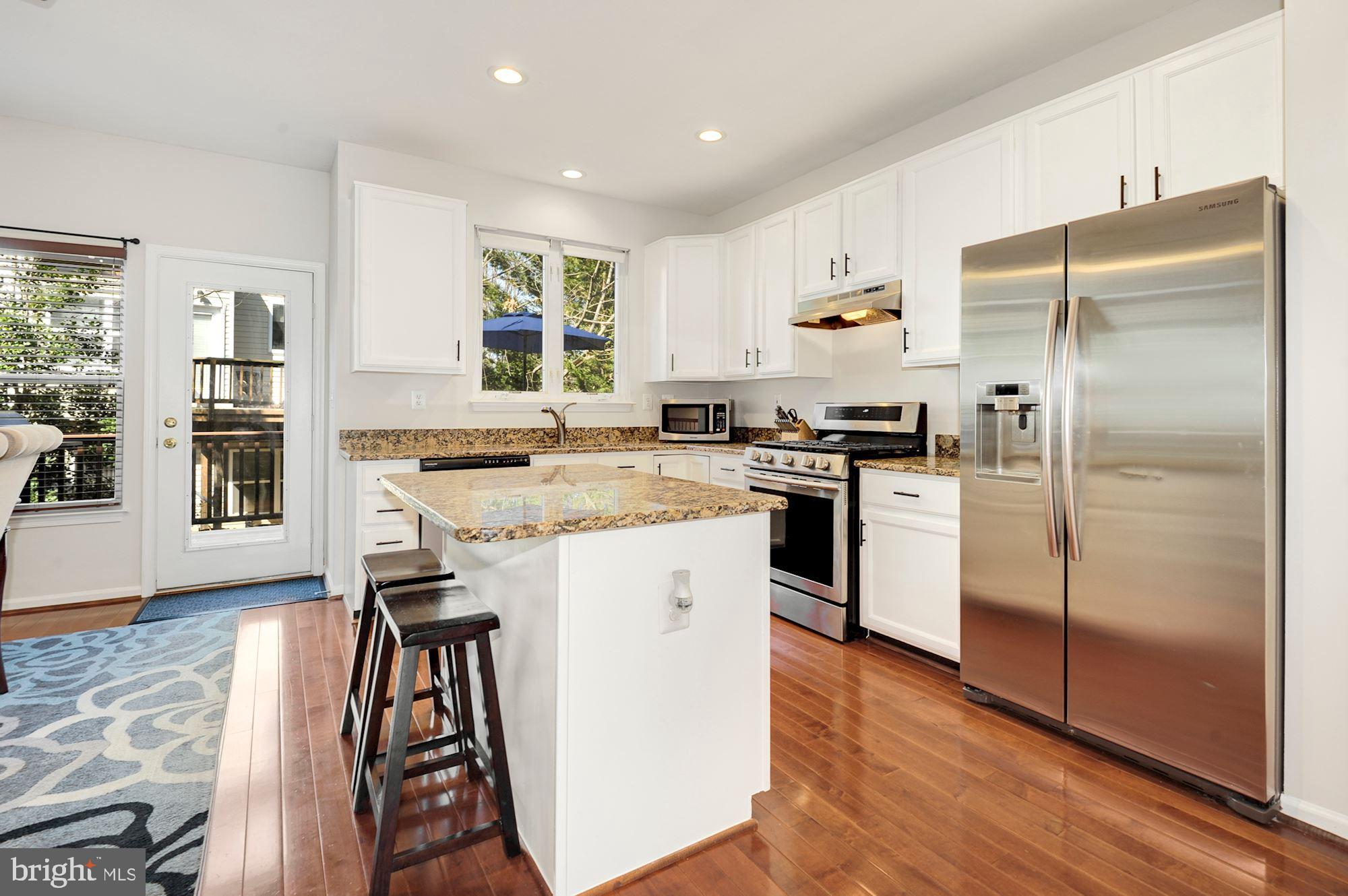 2526 James Monroe Circle Herndon, VA 20171 - Photo 8 of 33 Eat-In Kitchen