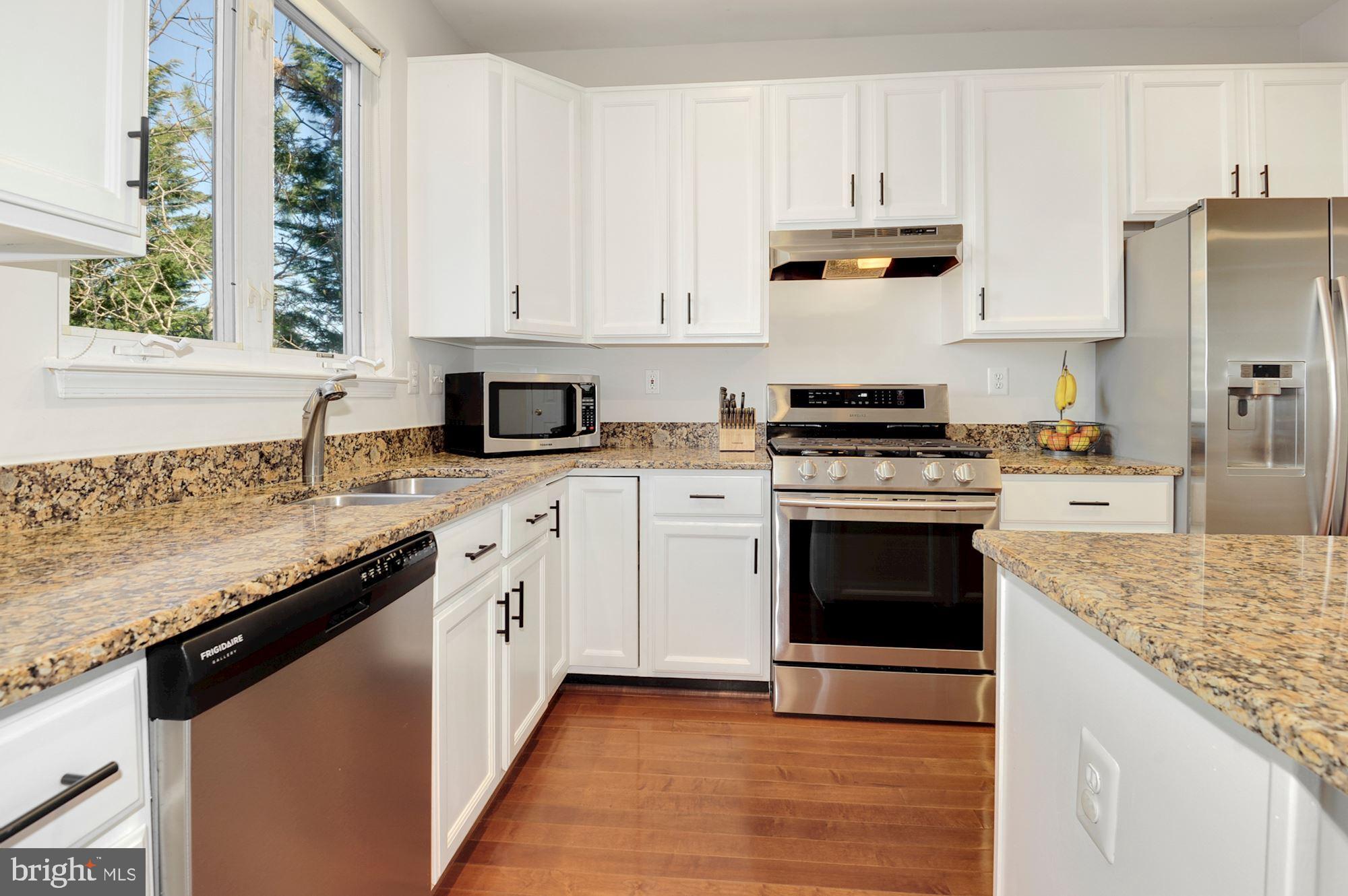 2526 James Monroe Circle Herndon, VA 20171 - Photo 10 of 33 Eat-In Kitchen